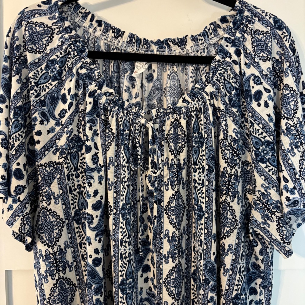 Blue White Paisley Medallion Peasant Blouse Short Sleeve Tie NeckWomens 3X flowy